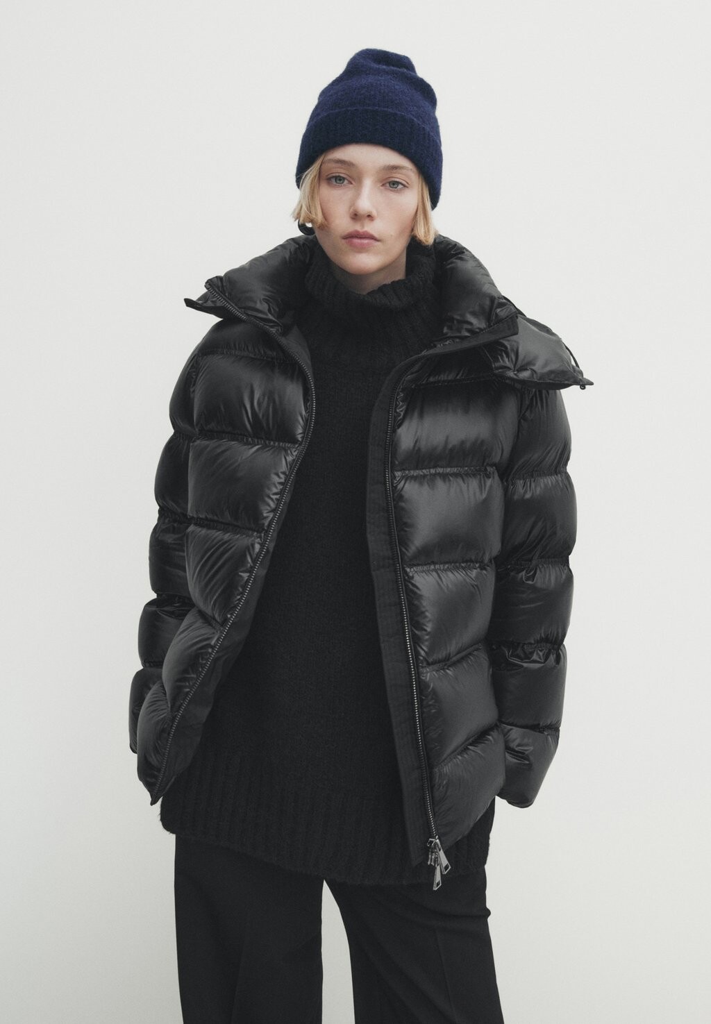 

Пуховик With Padding And Contrast Hood Massimo Dutti, черный