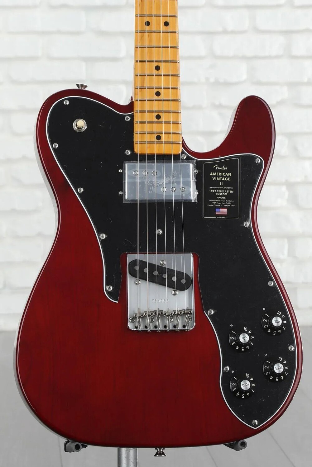 

Электрогитара Fender American Vintage II 1977 Telecaster Custom - вино