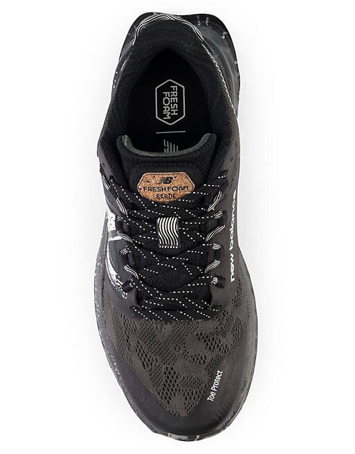 

Черные кроссовки New Balance Garo