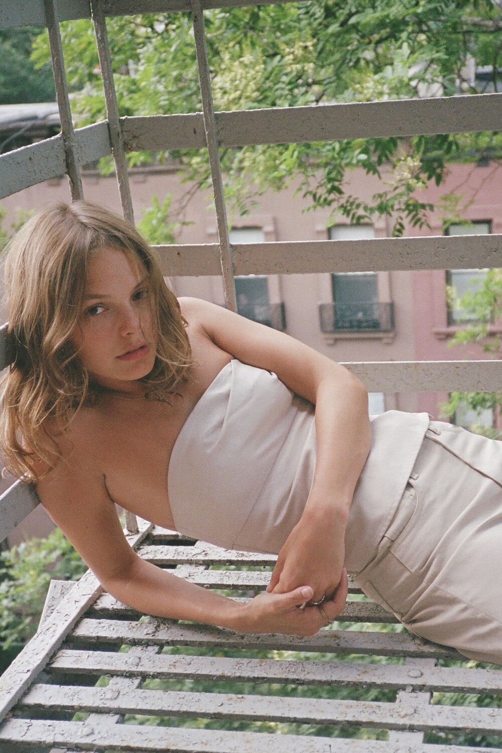 

Блестящий топ без бремеел Zara, бежево-розовый