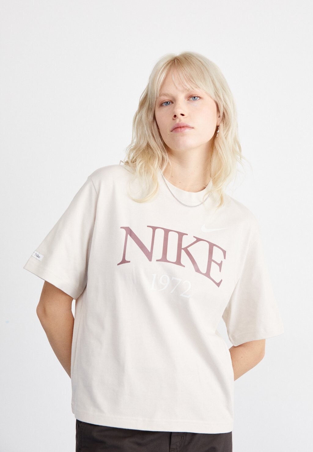 

Футболка с принтом TEE CLASSICS BOXY Nike Sportswear, цвет light orewood brown
