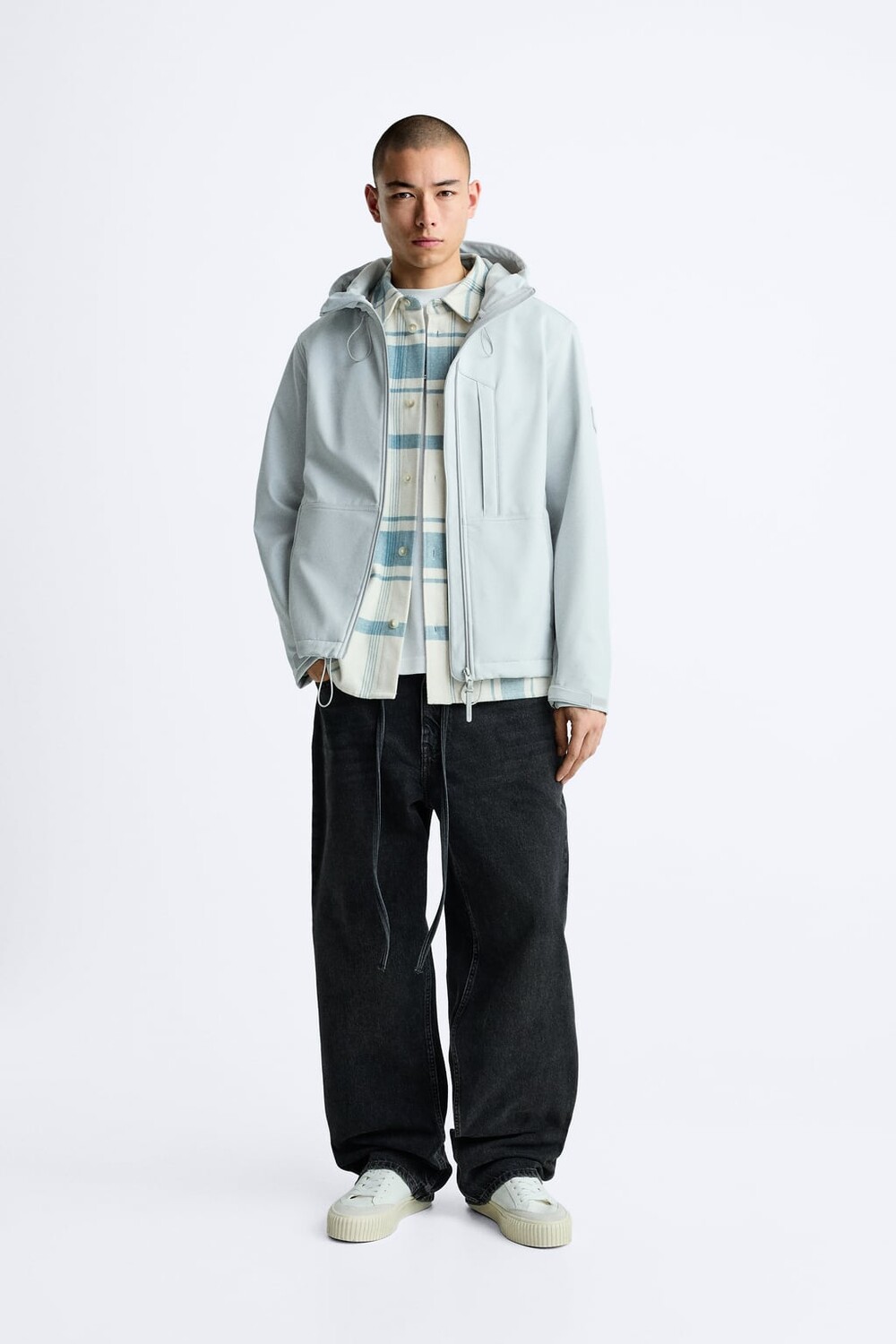 

Техническая куртка с капюшоном ZARA, белый