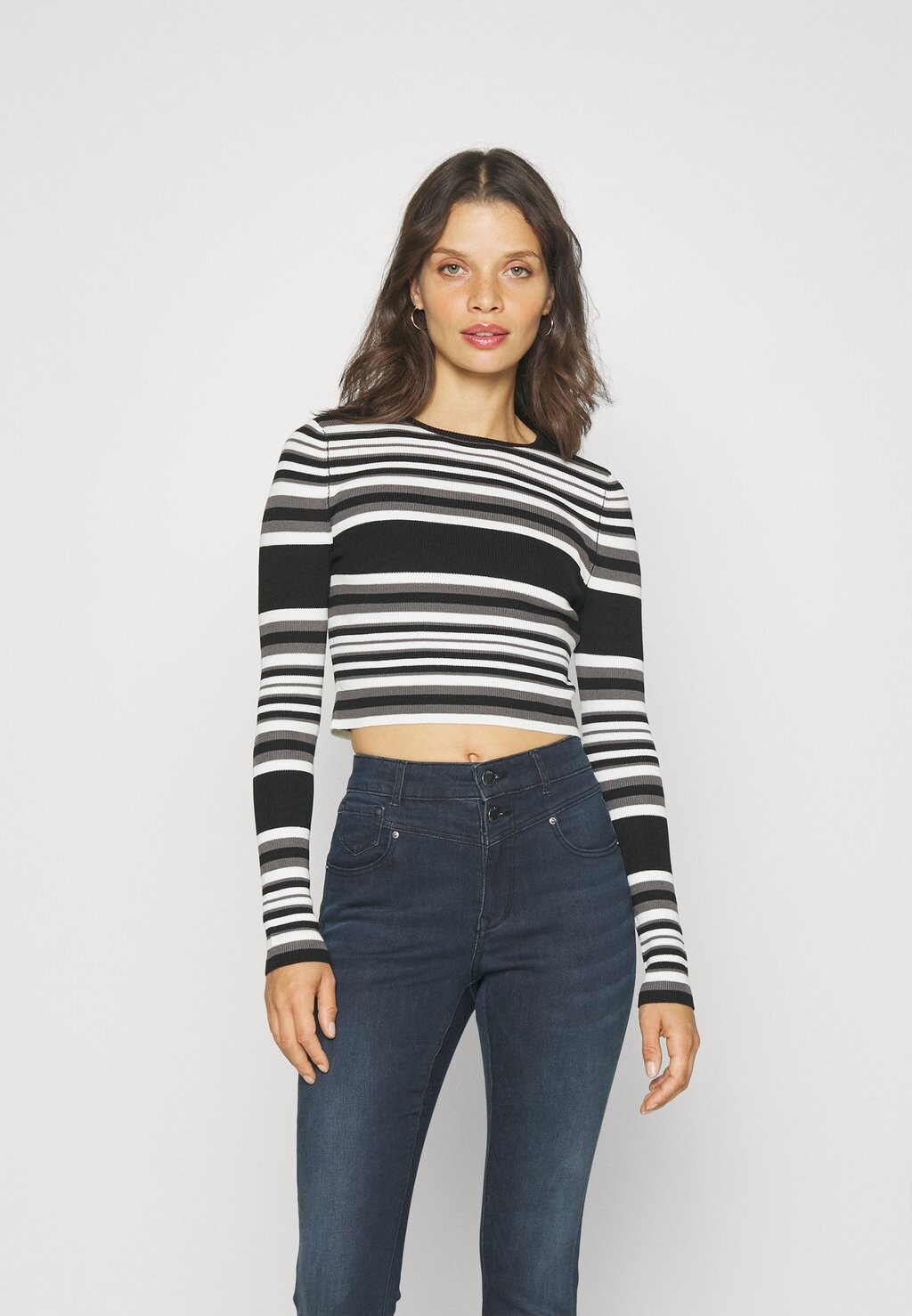 

Свитер ONLY Onlmeddi Crop O Neck, черный / слива, Черный;серый