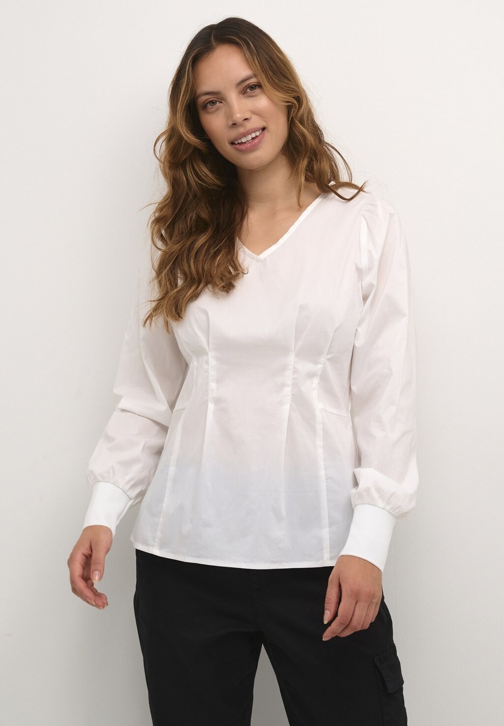 

Блузка Culture CUANTOINETT V-NECK, цвет spring gardenia