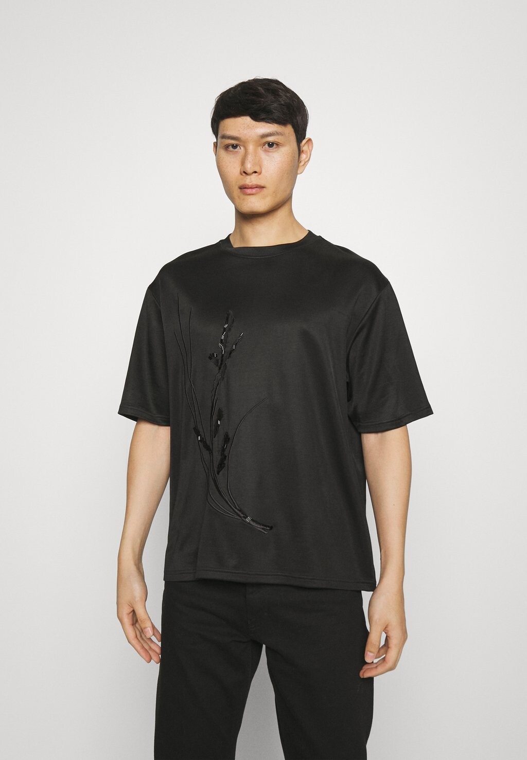 

Футболка с принтом Emporio Armani, черная