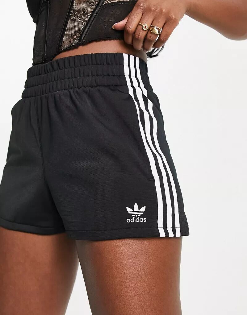 

Черные шорты с завышенной талией и тремя полосками adidas Originals adicolor