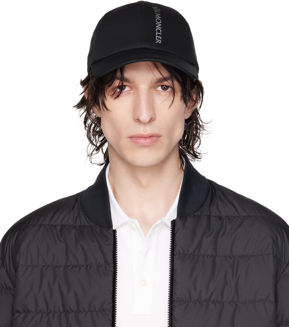 

Черная кепка с логотипом Moncler