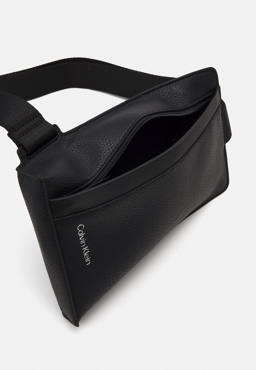 

Сумка через плечо MUST SLING BAG Calvin Klein, черный