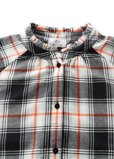 

Легкая блузка в клетку Woolrich