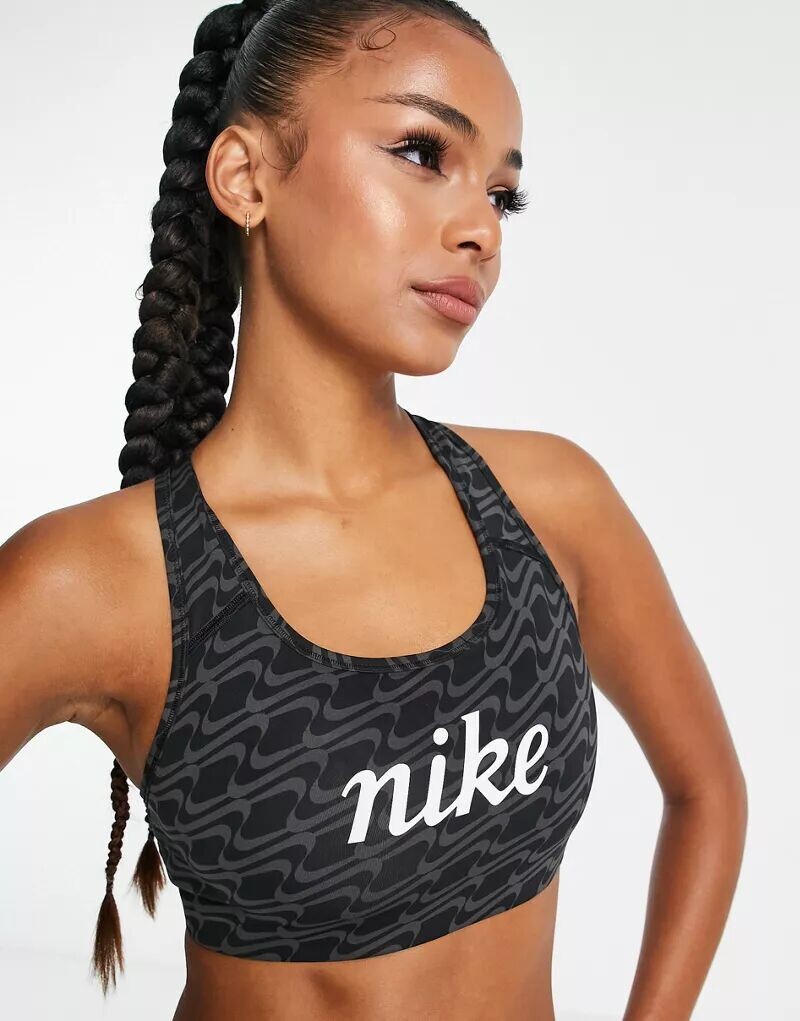 

Черный спортивный бюстгальтер средней поддержки Nike с графическим принтом и логотипом Icon Clash Swoosh