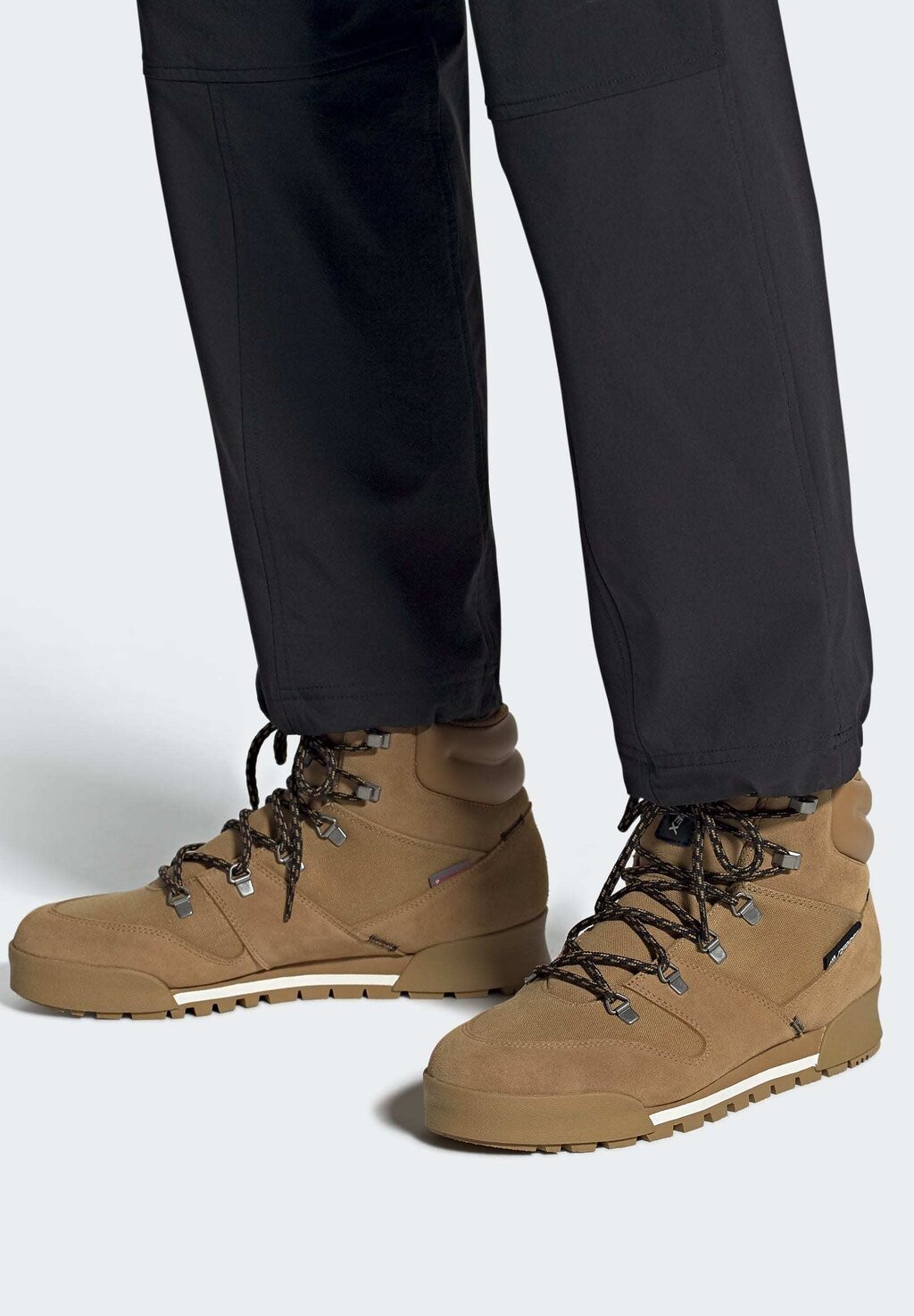 

Походные ботинки Adidas