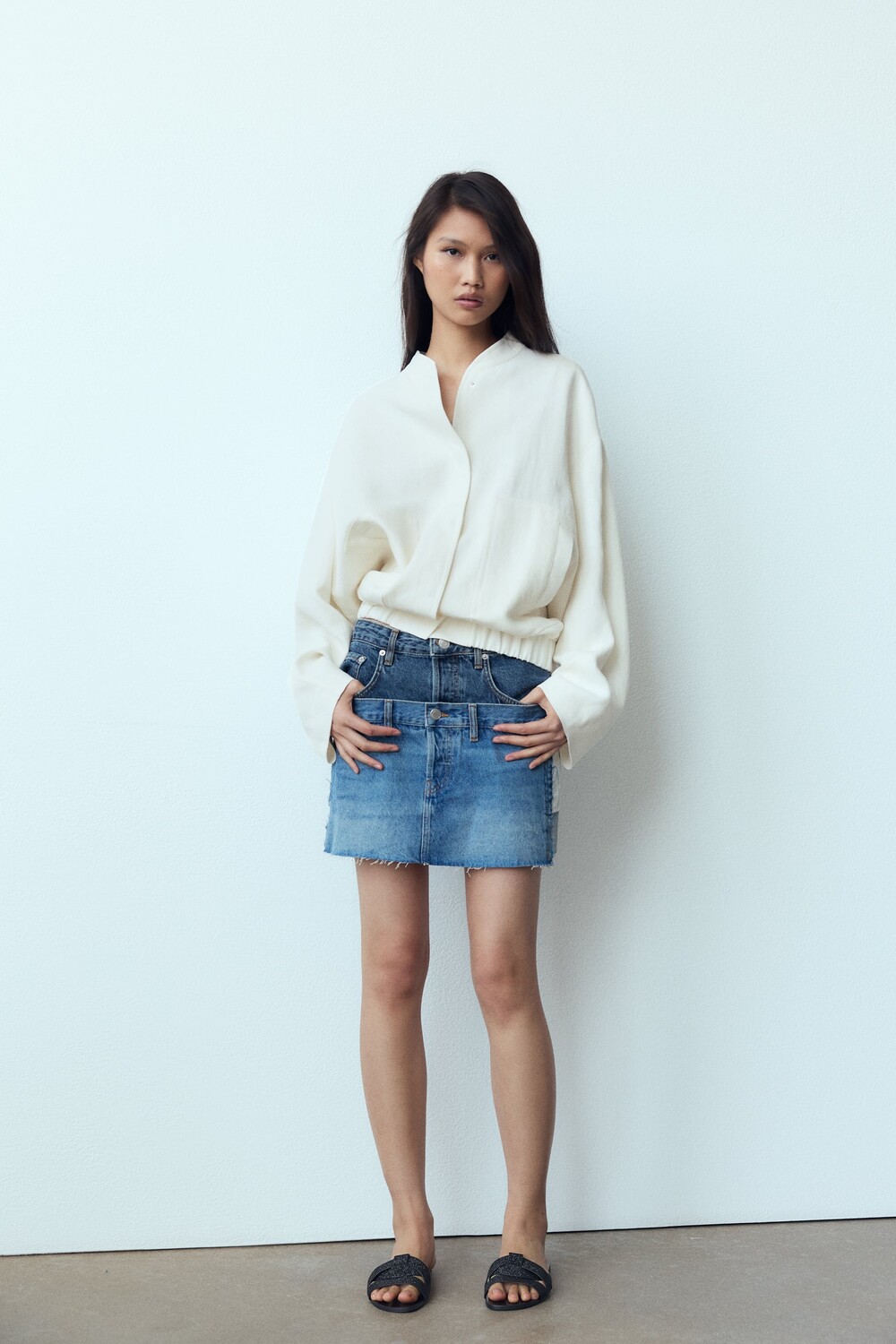 

Босоножки с блестящими перекрестными ремешками Zara, черный