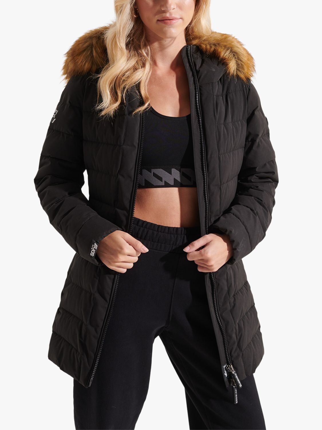 

Пуховик Arctic Tall Superdry, черный