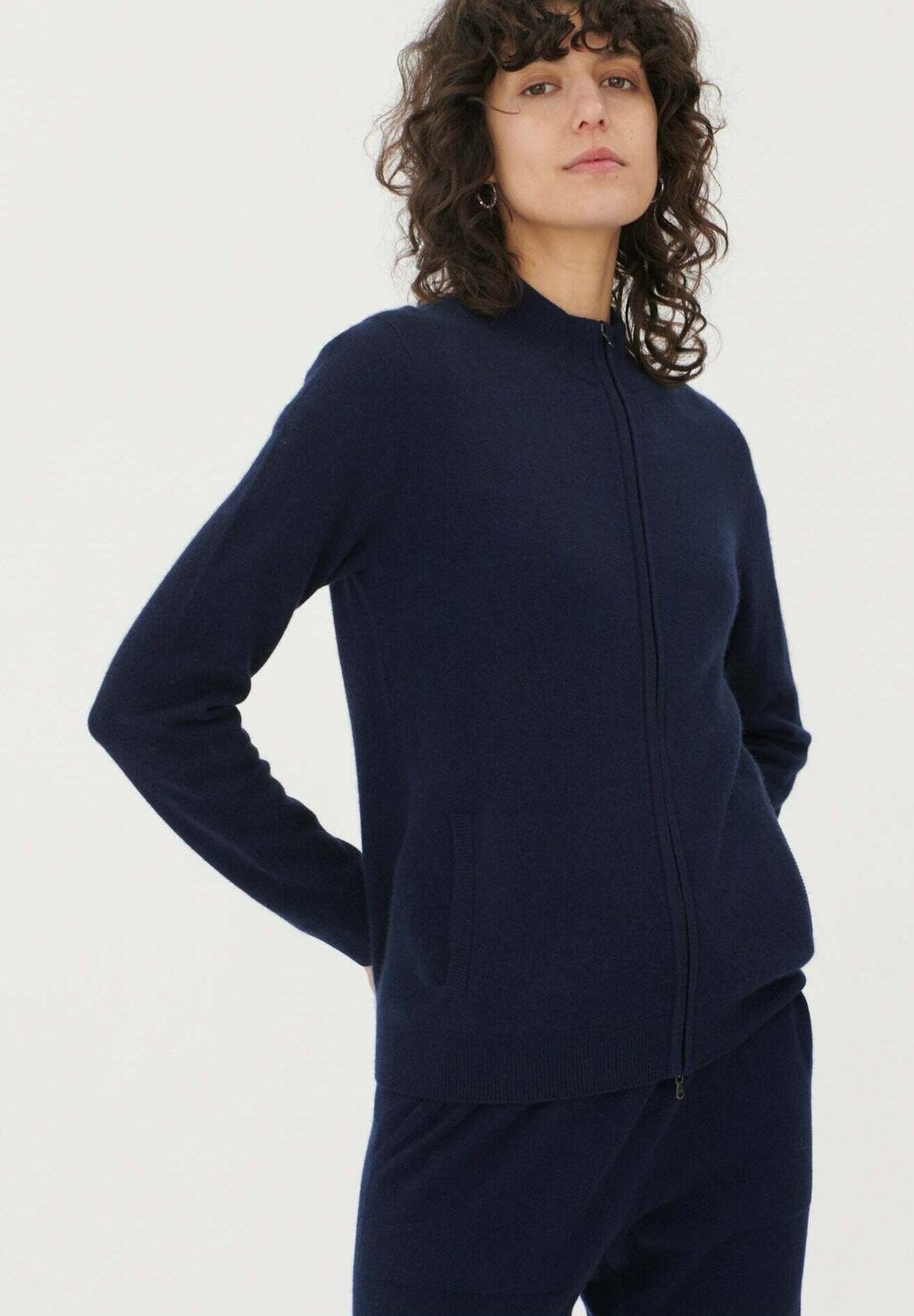 

Кардиган NATURFARBE MIT REISSVERSCHLUSS GOBI Cashmere, темно-синий