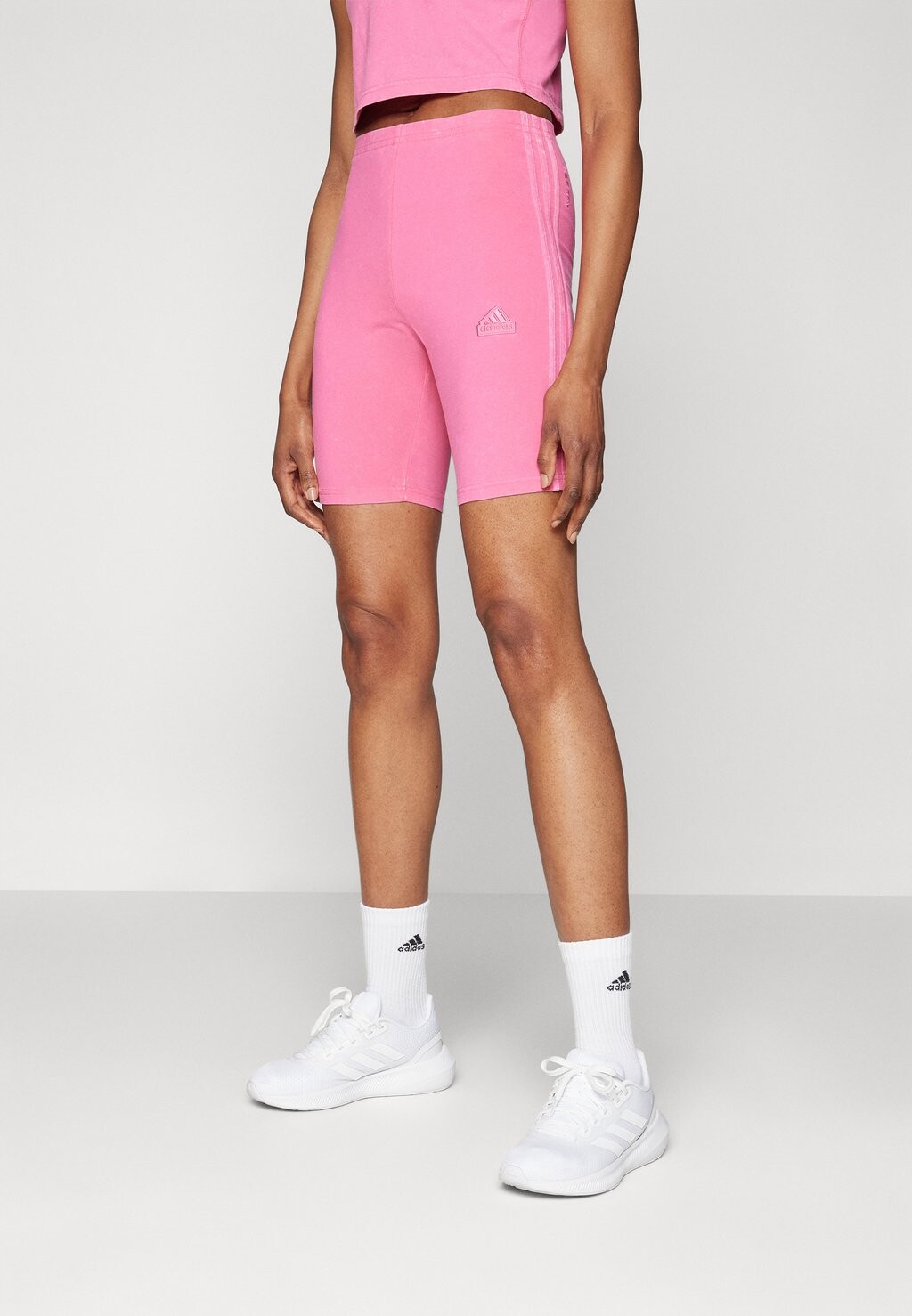 

Шорты adidas Sportswear, цвет pulse magenta