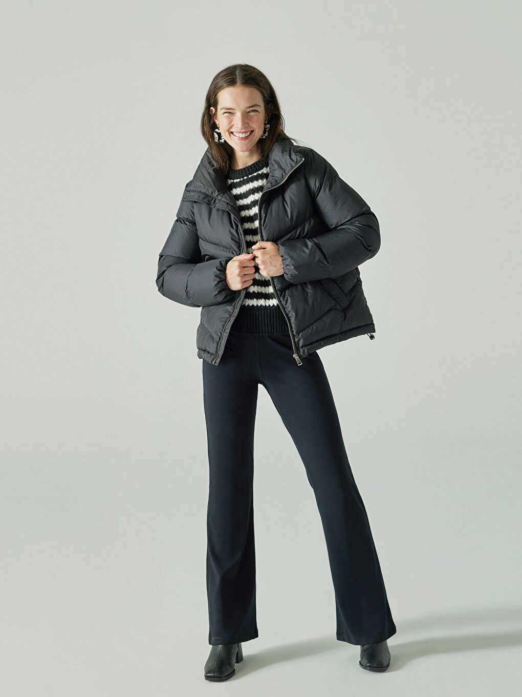 Однотонное женское пуховое пальто с воротником-стойкой и длинными рукавами XSIDE женское пуховое пальто с воротником стойкой и длинным рукавом xside
