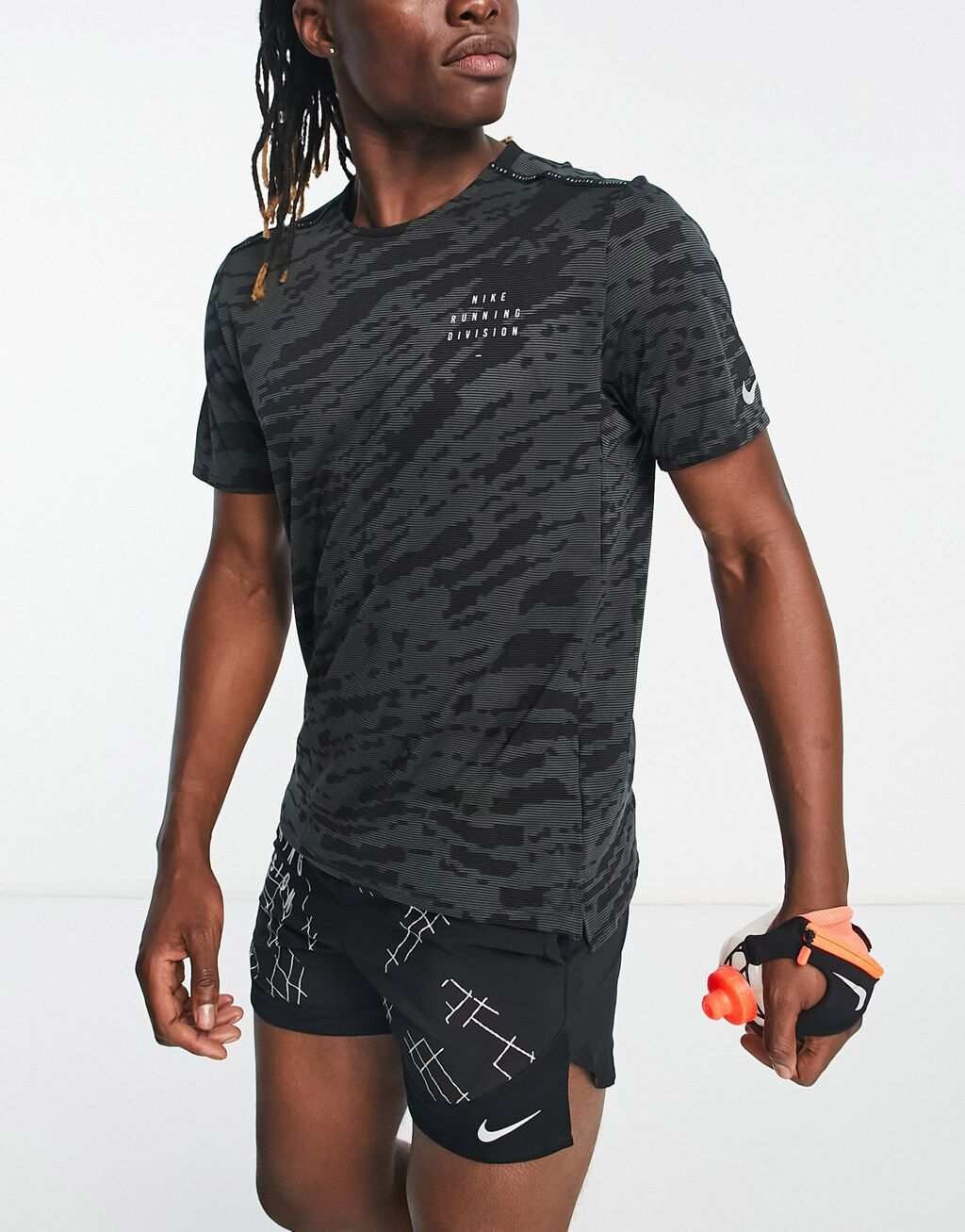 

Темно-серая футболка Nike Running Run Division Rise 365 Dri-FIT