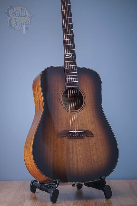 

Акустическая гитара Alvarez Dreadnought Shadowburst/Gloss DEMO