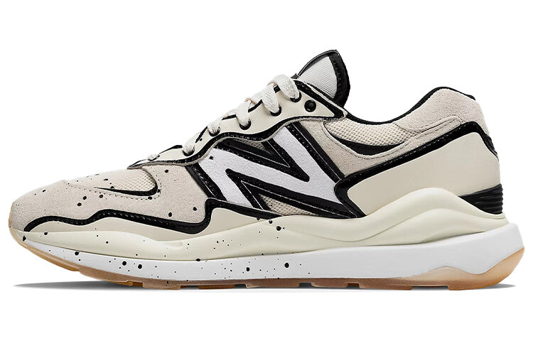 

Кроссовки Joshua Vides x New Balance 5740 для бега, черный / бежевый