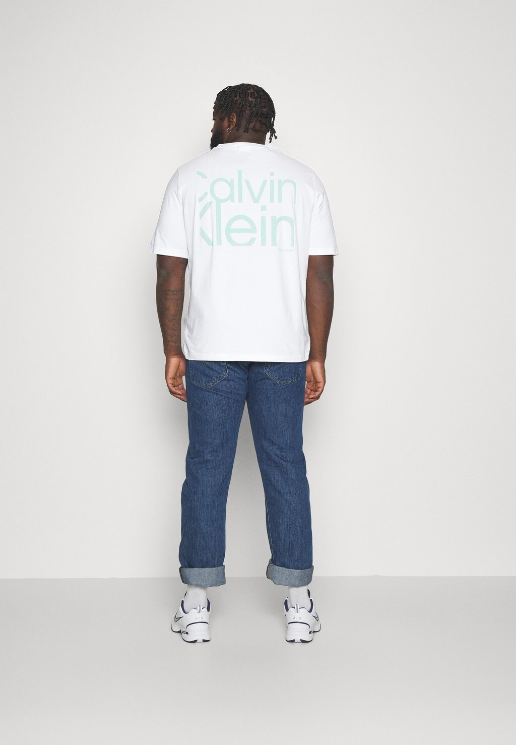 

Футболка с принтом Calvin Klein, белый