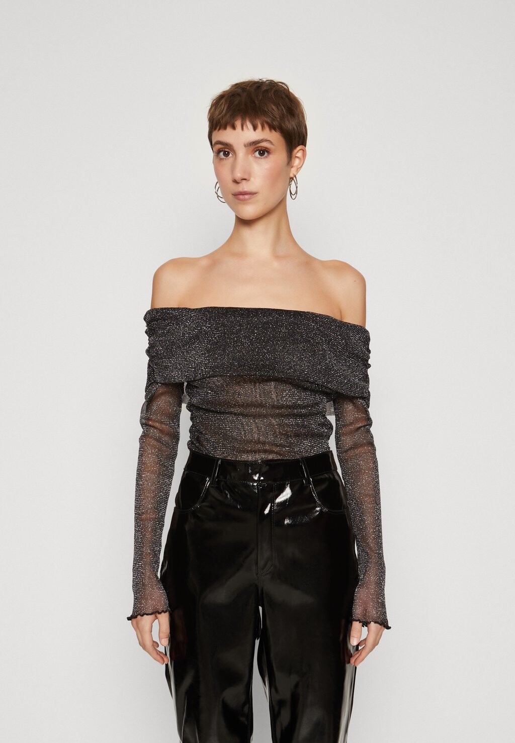 

Футболка с длинным рукавом GLITTER Gina Tricot, черная, Черный