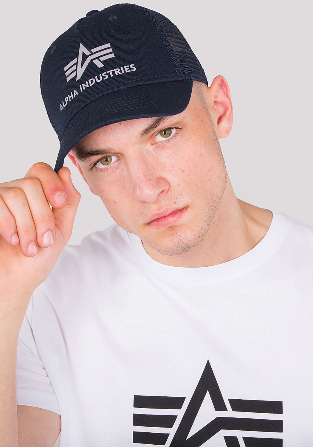 

Бейсболка Alpha Industries Basic Trucker, синий