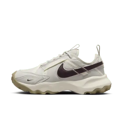 

Кроссовки Nike TC 7900, цвет Light Bone/Pale Ivory/Neutral Olive/Burgundy Crush