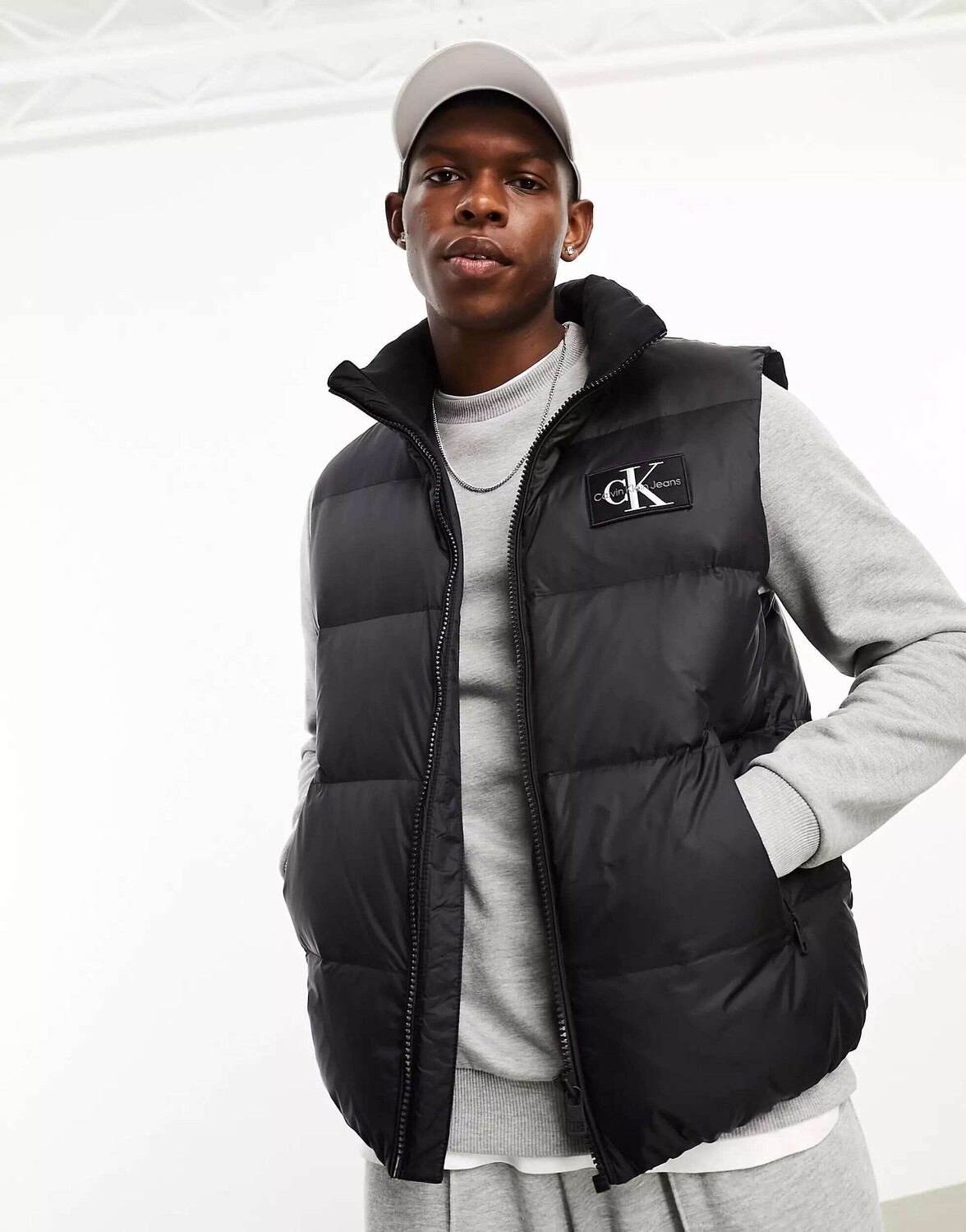 

Черный пуховик Calvin Klein Jeans Essentials