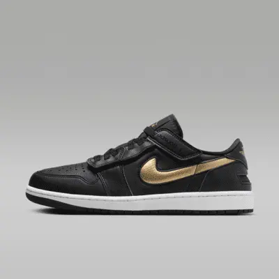 

Кроссовки Jordan Air 1 Low FlyEase, цвет Black/White/Metallic Gold