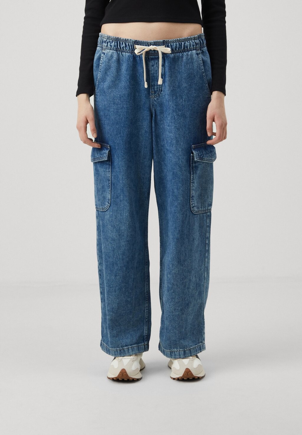 

Джинсы свободного кроя GAP, средняя стирка Pull On Wide Leg Cargo Stone River