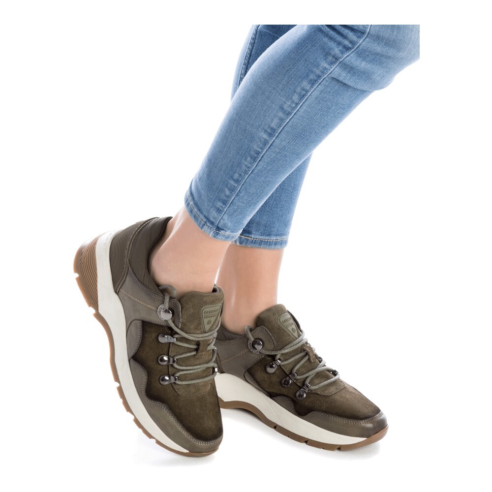 

Кроссовки Carmela на плоской подошве Zapatillas, хаки