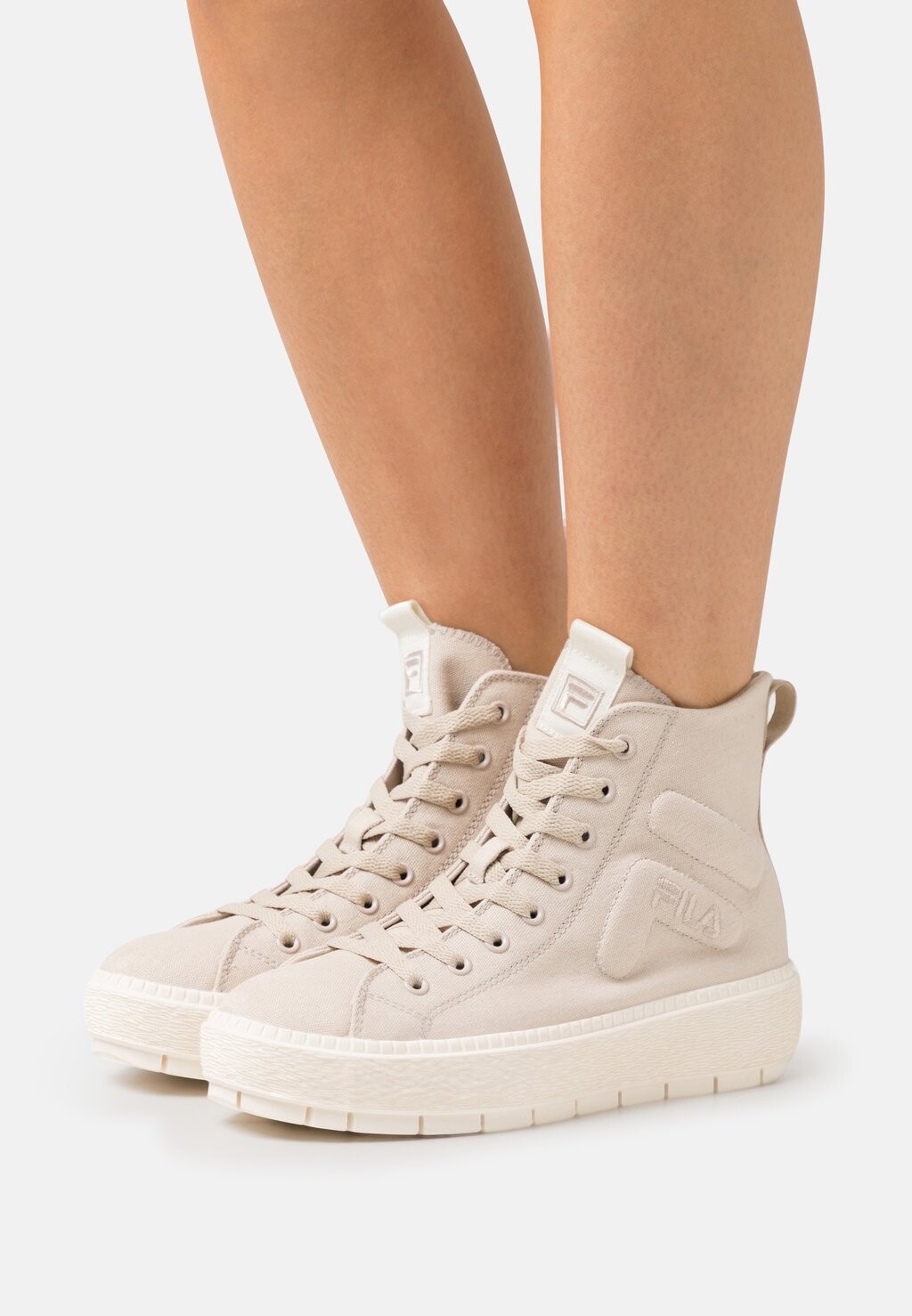 

Высокие кроссовки Fila