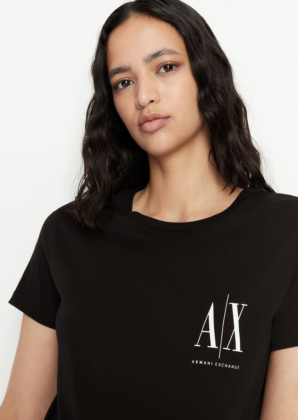 Armani icon. Armani Exchange футболка женская. Персиковая футболка Armani Exchange женская. Armani icon period костюм.