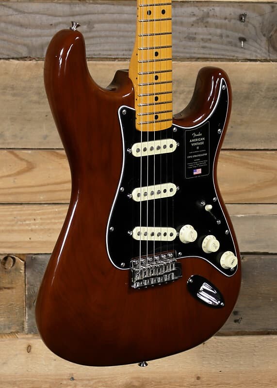 

Электрогитара Fender American Vintage II 1973 Stratocaster Mocha с футляром Fender American II Stratocaster Electric Guitar w/ Case, Коричневый