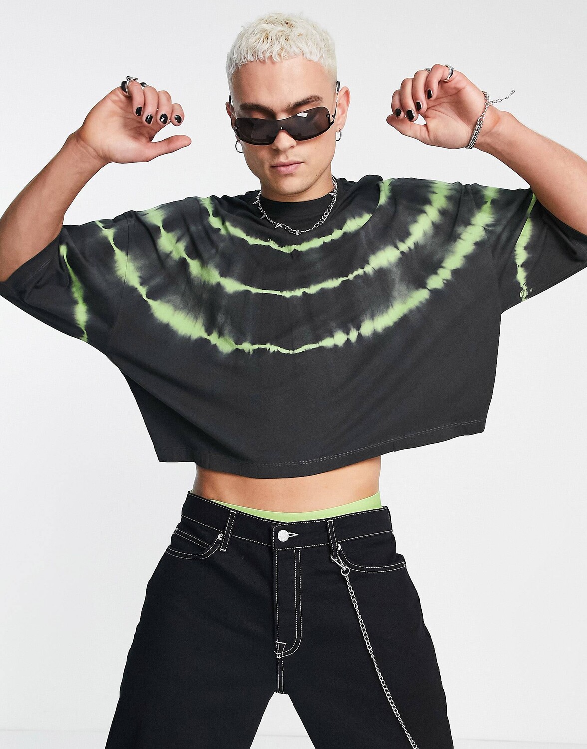 

Зелено-черная укороченная футболка оверсайз с принтом тай-дай ASOS DESIGN