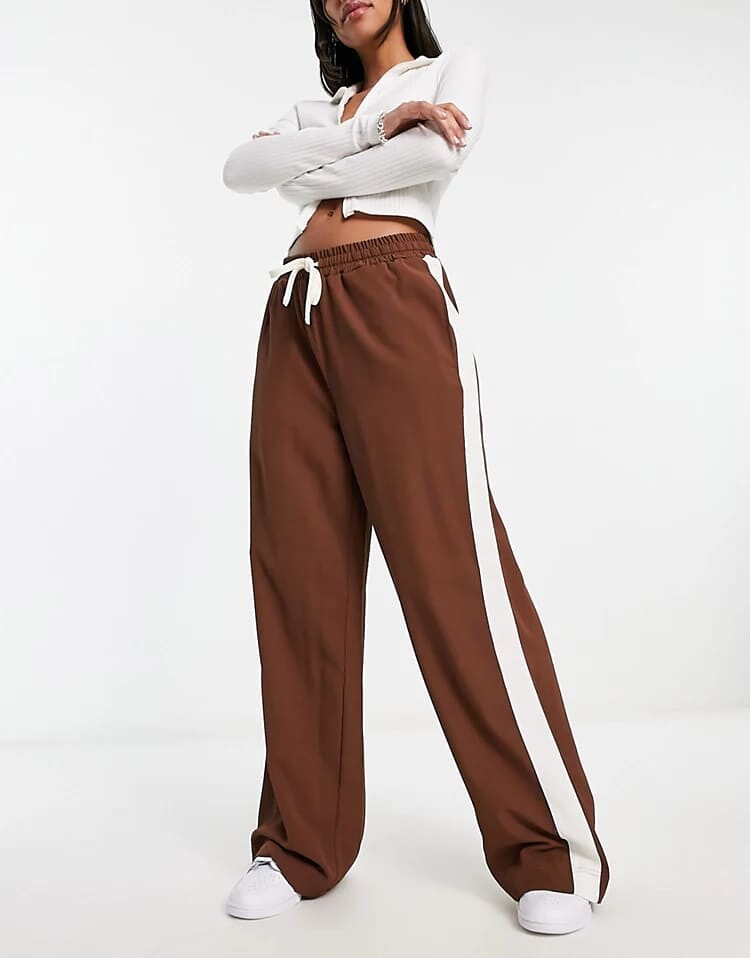 

Брюки ASOS DESIGN With Contrast Panel, коричневый