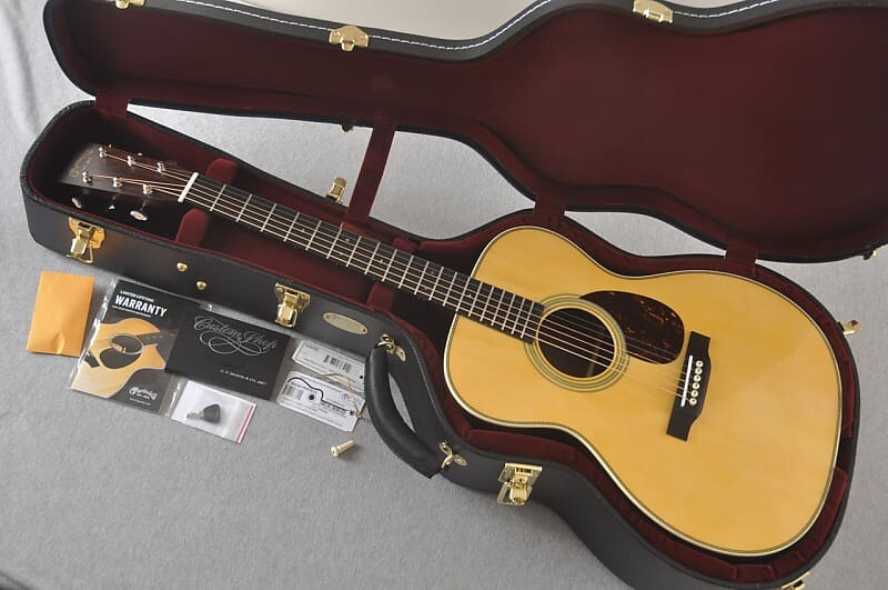 

Акустическая гитара Martin Custom Shop OM Style 28 Adirondack #2683610 Martin Shop OM Style 28 Adirondack Guitar #2683610