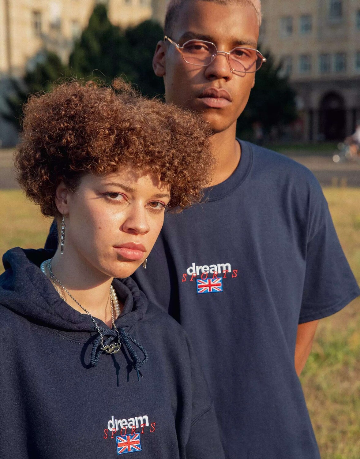 

Темно-синяя футболка DBDNS с вышитым логотипом Dream Sports Dream But Do Not Sleep, Синий