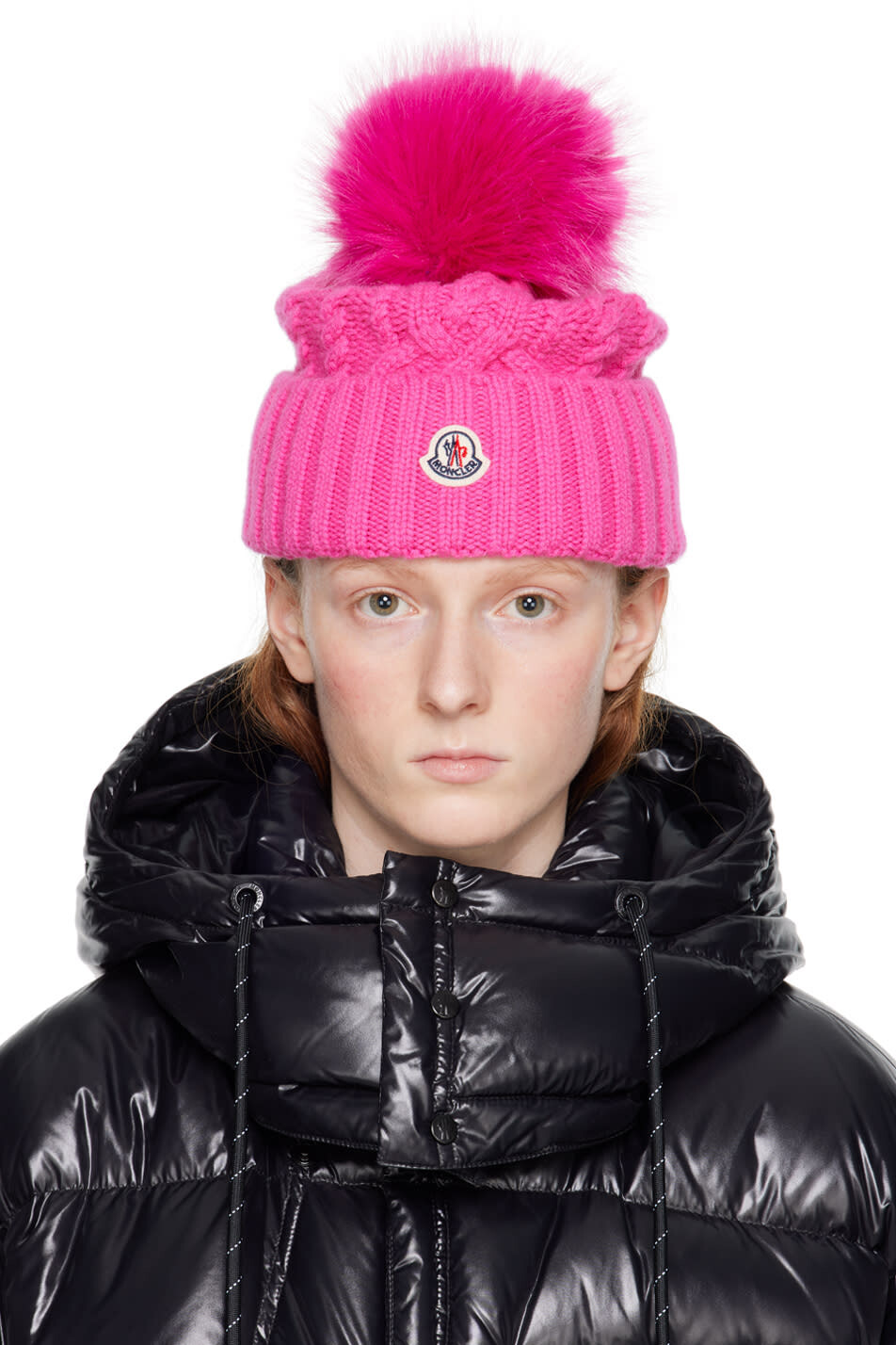 

Розовая шапка с помпонами Moncler
