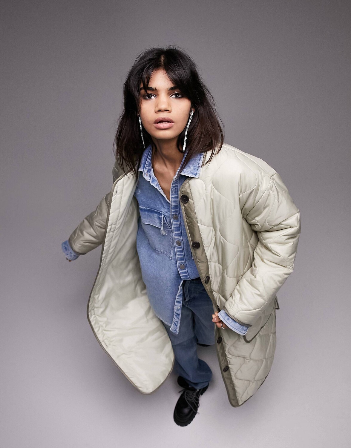 

Серая удлиненная стеганая куртка Topshop