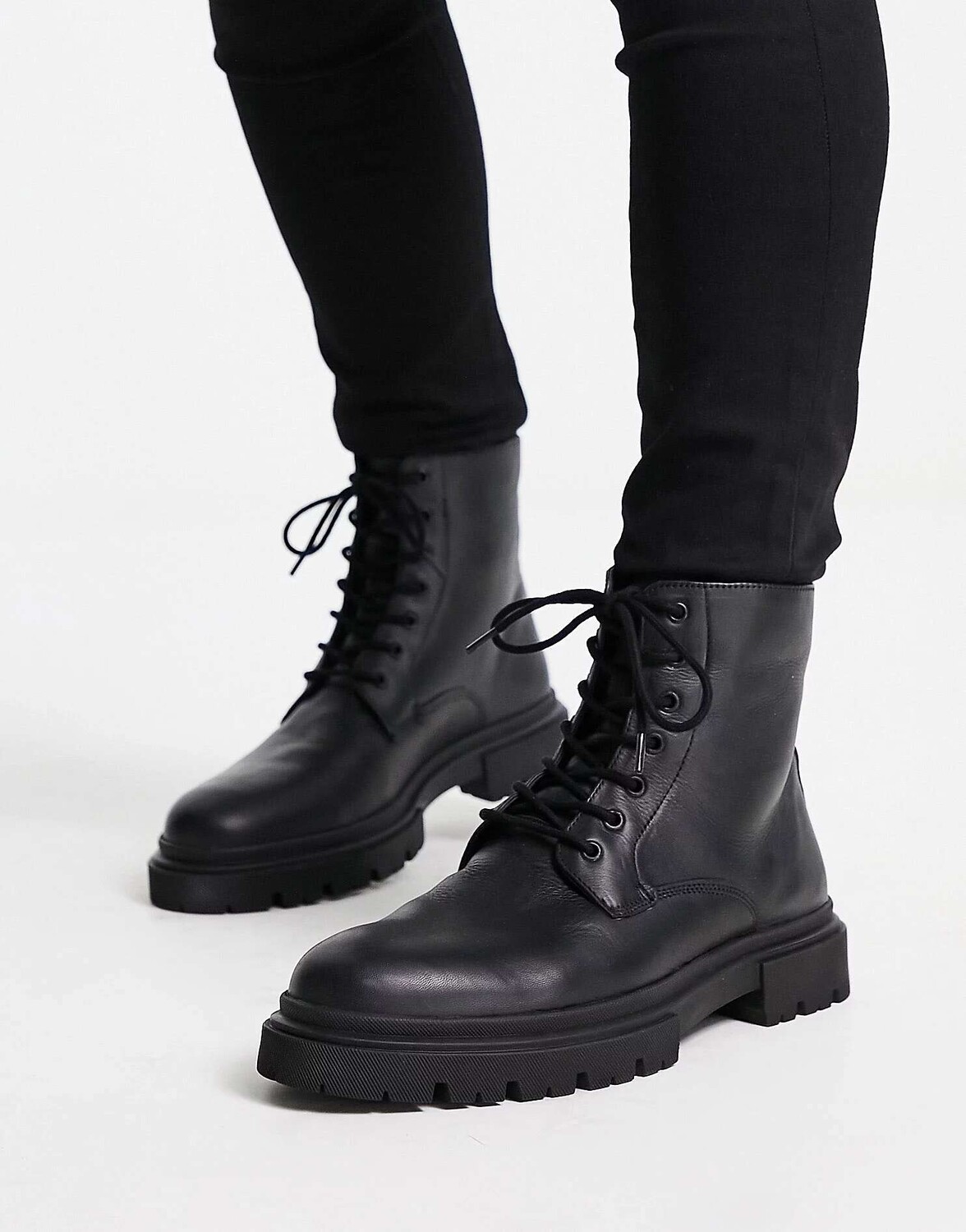 

Черные кожаные ботинки на массивной шнуровке Schuh Dane, Черный