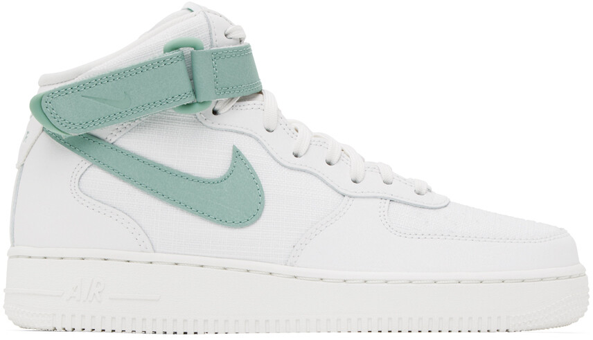 

Бело-зеленые средние кроссовки Nike Air Force 1 07