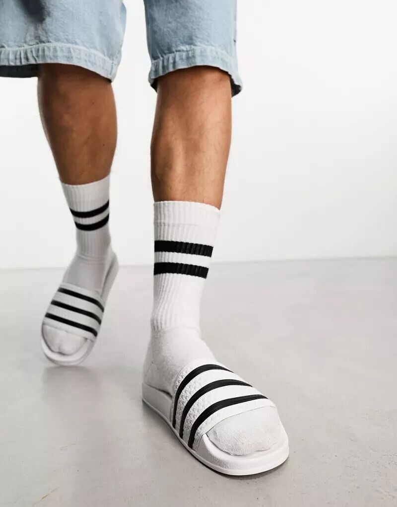 

Белые и черные шлепанцы adidas Originals Adilette