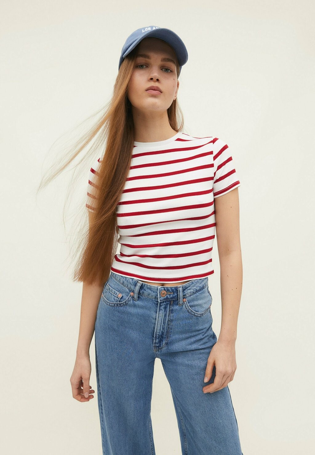 

Футболка с принтом Stradivarius, красный