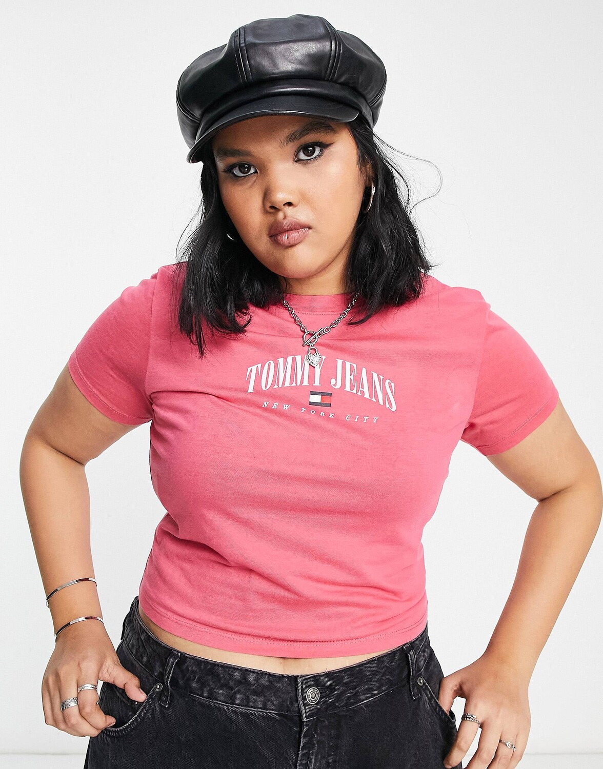

Розовая футболка с логотипом Tommy Jeans Plus Essential