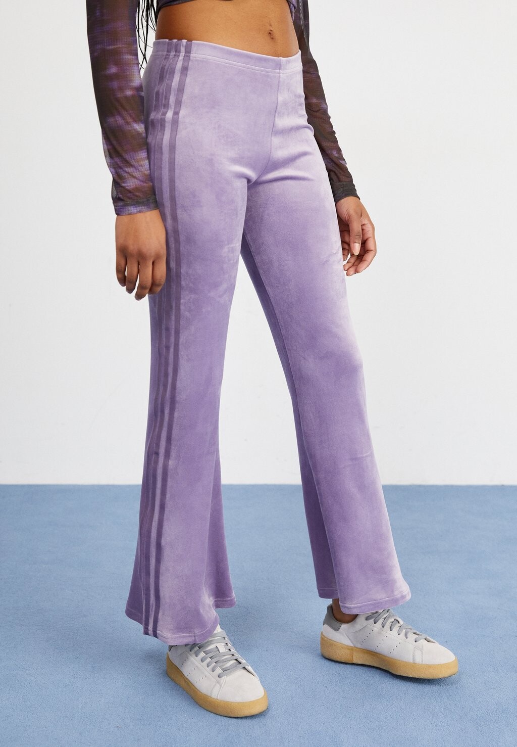 

Брюки adidas Originals FASHION CRUSHED PANTS, цвет shadow violet