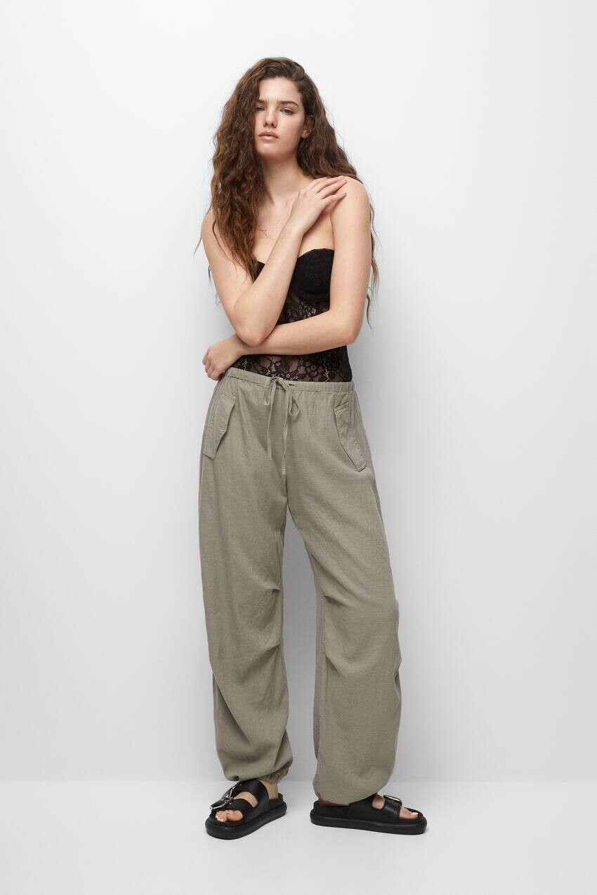 

Брюки-парашюты в деревенском стиле Pull&Bear, серый