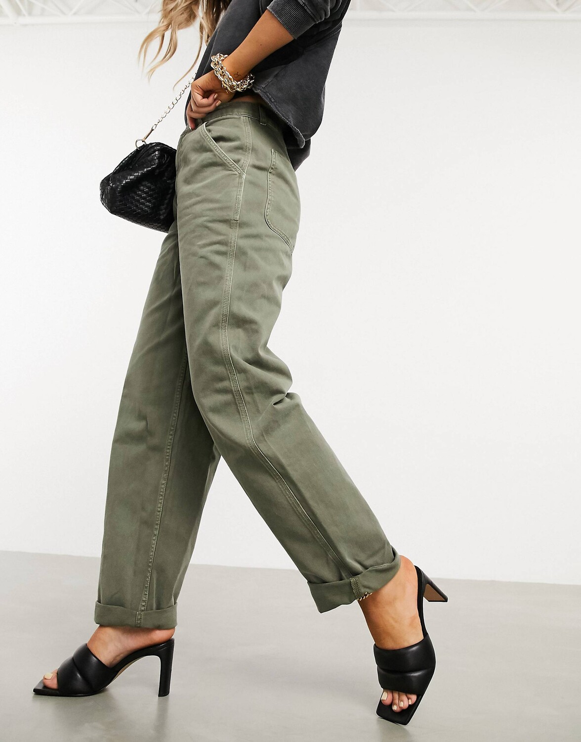 

Брюки чинос цвета хаки с напуском ASOS DESIGN