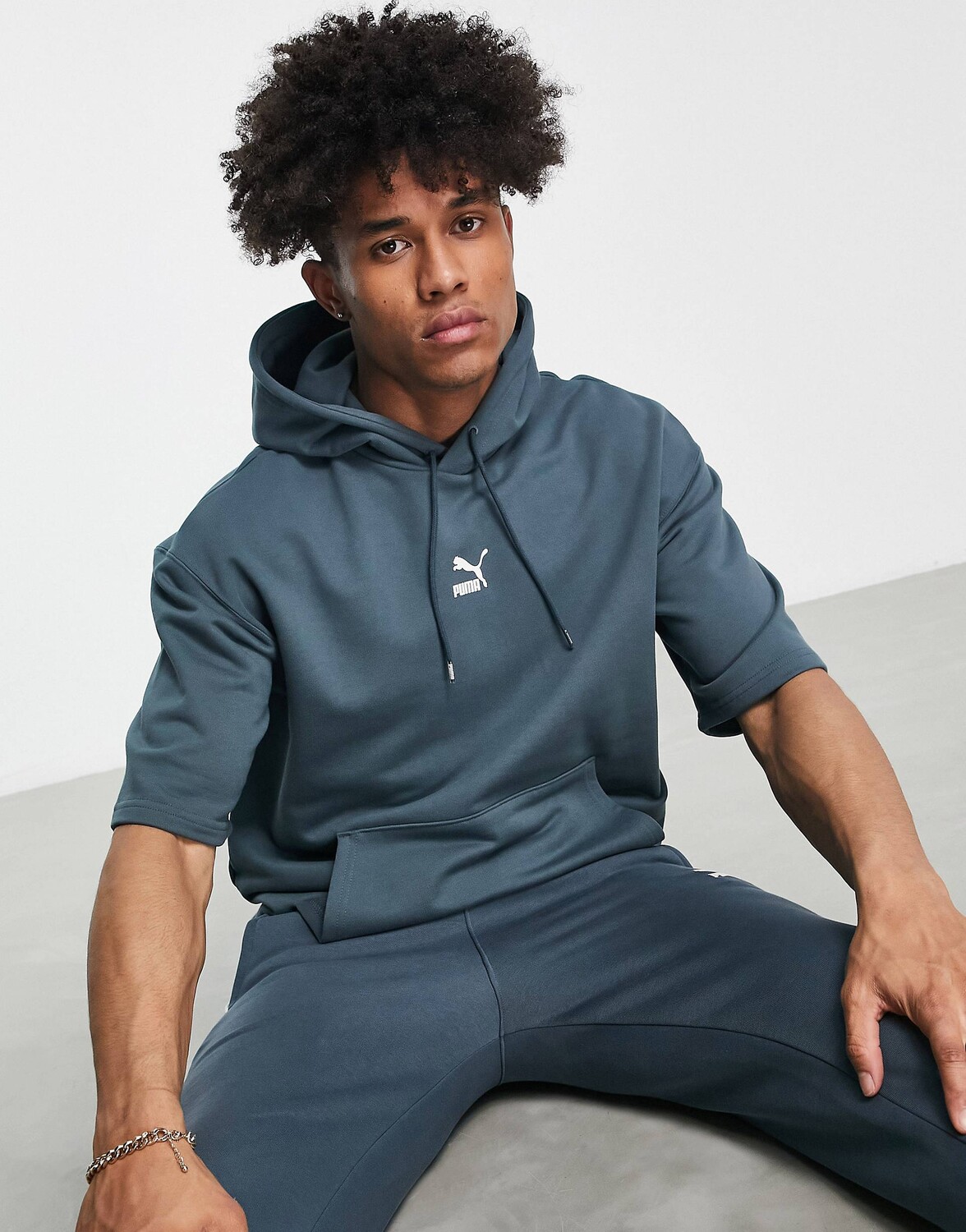 

Худи темно-синего цвета с короткими рукавами Puma Classics, Синий