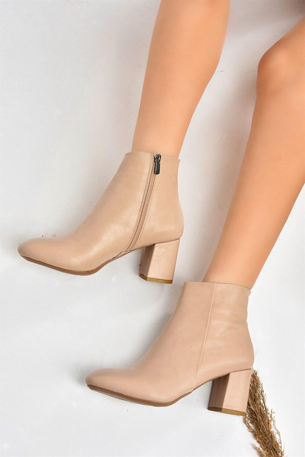 

L8200115 Кожаные женские ботинки Fox Shoes